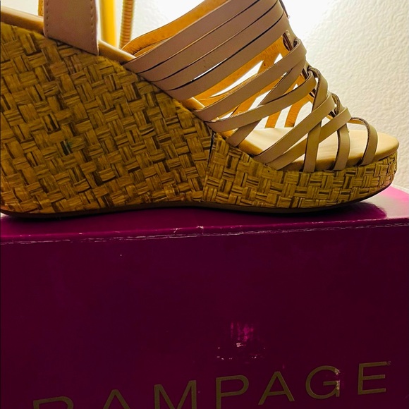 Wedge - Picture 2 of 8